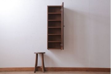 アンティーク家具　アンティーク　古い木製　お洒落な縦型壁掛け戸棚(1)
