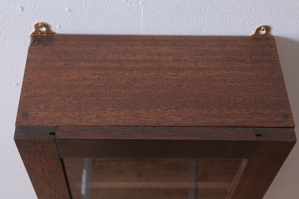 アンティーク家具　アンティーク　古い木製　お洒落な縦型壁掛け戸棚(1)