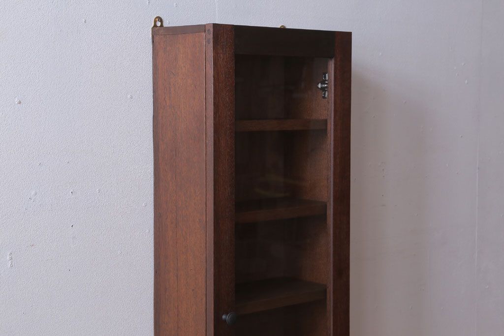 アンティーク家具　アンティーク　古い木製　お洒落な縦型壁掛け戸棚(1)