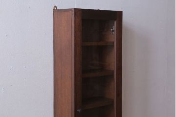 アンティーク家具　アンティーク　古い木製　お洒落な縦型壁掛け戸棚(1)