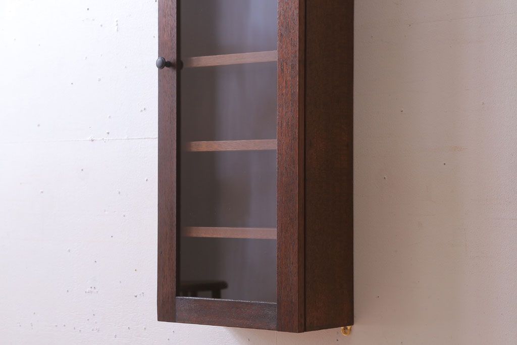 アンティーク家具　アンティーク　古い木製　お洒落な縦型壁掛け戸棚(1)