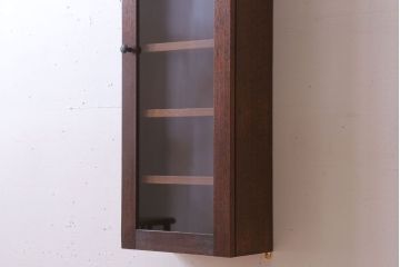 アンティーク家具　アンティーク　古い木製　お洒落な縦型壁掛け戸棚(1)