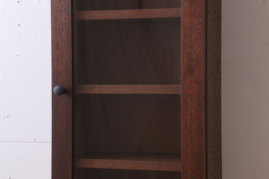 アンティーク家具　アンティーク　古い木製　お洒落な縦型壁掛け戸棚(1)