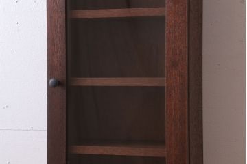 アンティーク家具　アンティーク　古い木製　お洒落な縦型壁掛け戸棚(1)