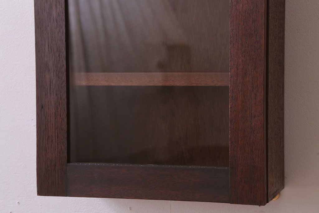 アンティーク家具　アンティーク　古い木製　お洒落な縦型壁掛け戸棚(1)