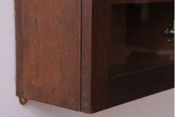 アンティーク家具　アンティーク　古い木製　お洒落な縦型壁掛け戸棚(1)