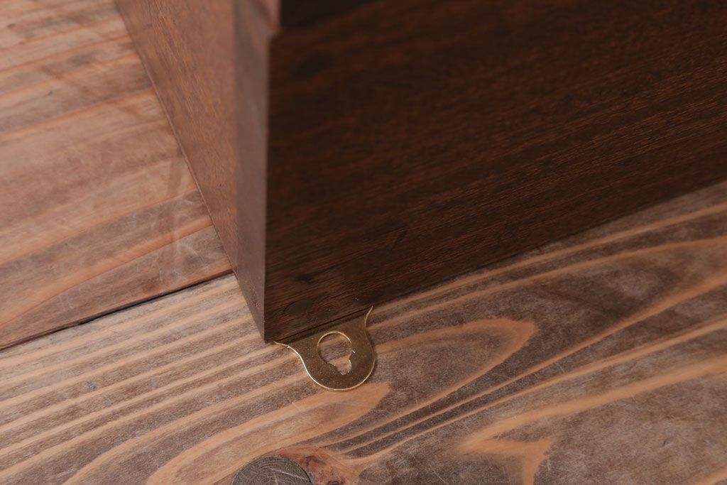 アンティーク家具　アンティーク　古い木製　お洒落な縦型壁掛け戸棚(1)