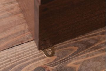 アンティーク家具　アンティーク　古い木製　お洒落な縦型壁掛け戸棚(1)