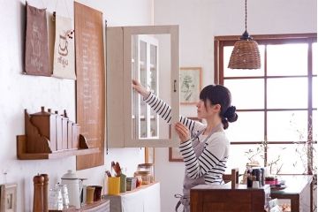 アンティーク家具　アンティークペイント　壁掛けキャビネット(収納棚)(1)