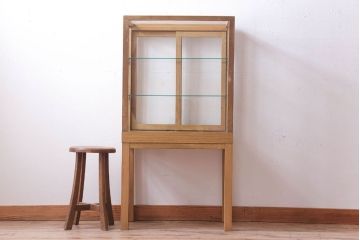 レトロ家具　昭和レトロ　古い木製の脚付きガラスケース