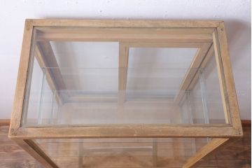 レトロ家具　昭和レトロ　古い木製の脚付きガラスケース