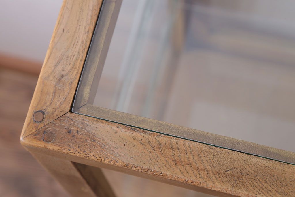 レトロ家具　昭和レトロ　古い木製の脚付きガラスケース