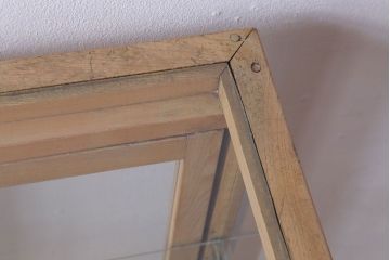 レトロ家具　昭和レトロ　古い木製の脚付きガラスケース