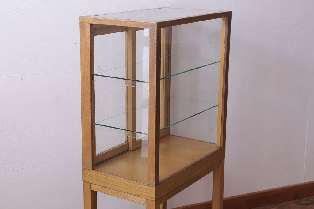 レトロ家具　昭和レトロ　古い木製の脚付きガラスケース
