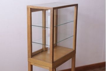 レトロ家具　昭和レトロ　古い木製の脚付きガラスケース