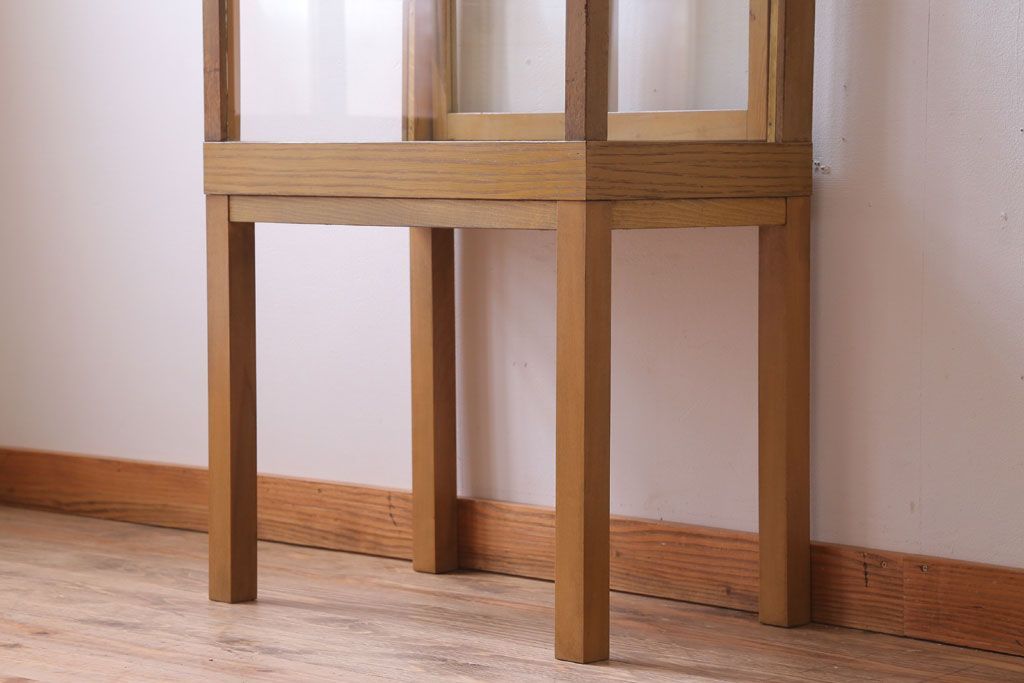 レトロ家具　昭和レトロ　古い木製の脚付きガラスケース