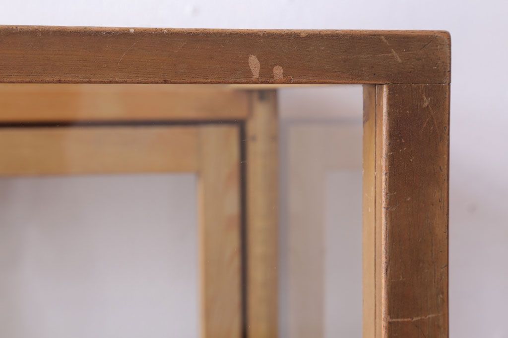 レトロ家具　昭和レトロ　古い木製の脚付きガラスケース