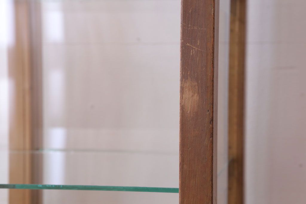 レトロ家具　昭和レトロ　古い木製の脚付きガラスケース