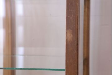レトロ家具　昭和レトロ　古い木製の脚付きガラスケース