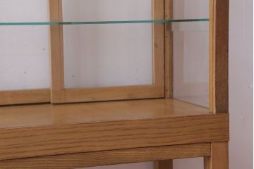 レトロ家具　昭和レトロ　古い木製の脚付きガラスケース