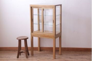 レトロ家具　昭和レトロ　古い木製の脚付きガラスケース