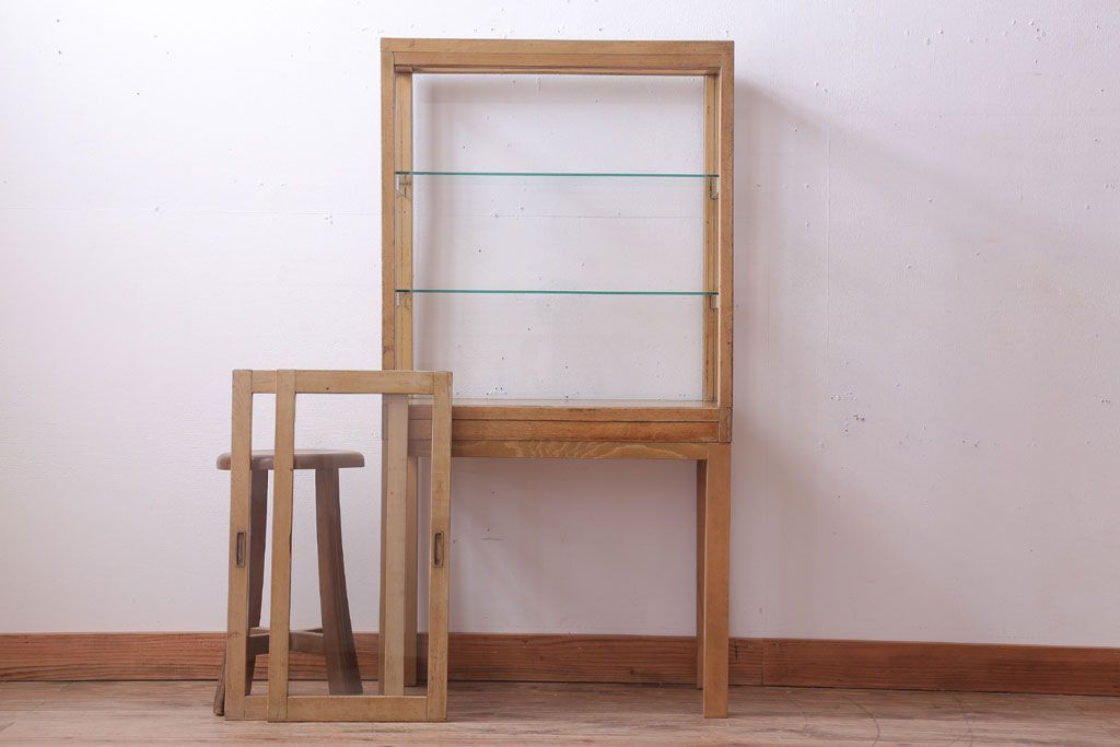 レトロ家具　昭和レトロ　古い木製の脚付きガラスケース