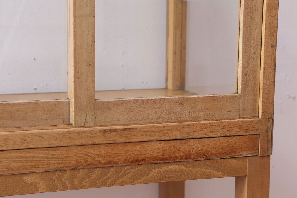 レトロ家具　昭和レトロ　古い木製の脚付きガラスケース