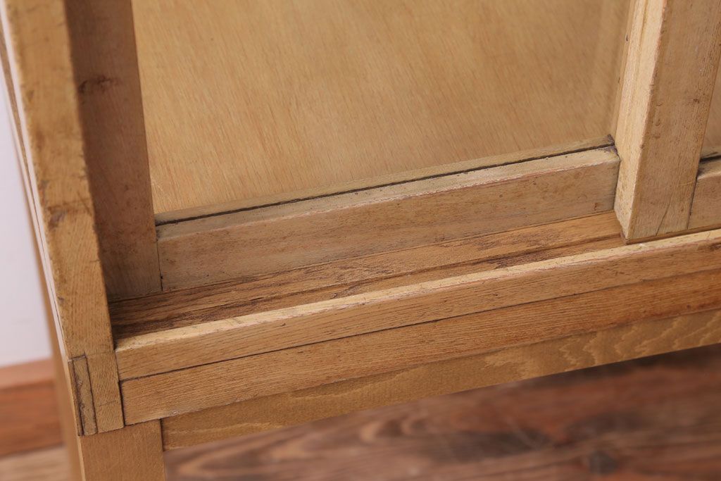 レトロ家具　昭和レトロ　古い木製の脚付きガラスケース