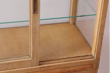 レトロ家具　昭和レトロ　古い木製の脚付きガラスケース