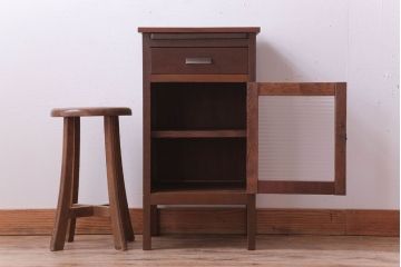 レトロ家具　昭和レトロ　小さなサイドキャビネット(サイドテーブル)(1)