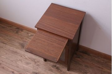レトロ家具　昭和レトロ　小さなサイドキャビネット(サイドテーブル)(1)