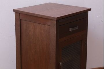レトロ家具　昭和レトロ　小さなサイドキャビネット(サイドテーブル)(1)