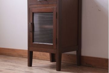 レトロ家具　昭和レトロ　小さなサイドキャビネット(サイドテーブル)(1)