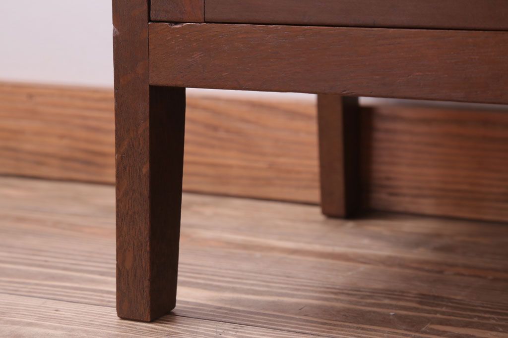 レトロ家具　昭和レトロ　小さなサイドキャビネット(サイドテーブル)(1)