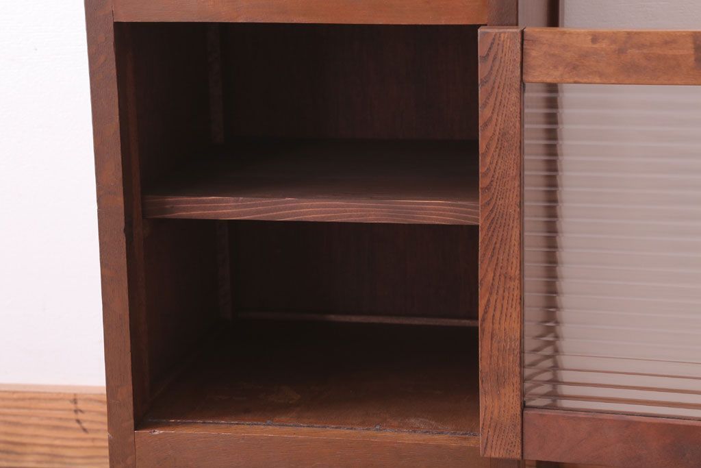 レトロ家具　昭和レトロ　小さなサイドキャビネット(サイドテーブル)(1)