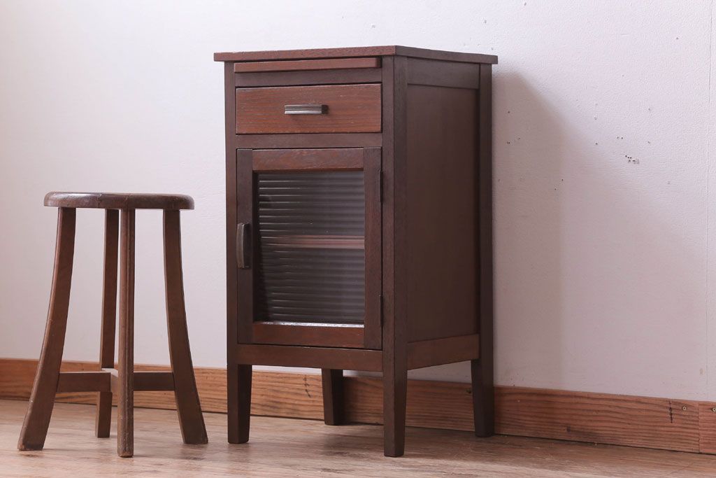 レトロ家具　昭和レトロ　小さなサイドキャビネット(サイドテーブル)(2)