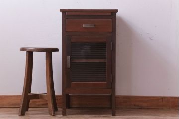 レトロ家具　昭和レトロ　小さなサイドキャビネット(サイドテーブル)(2)