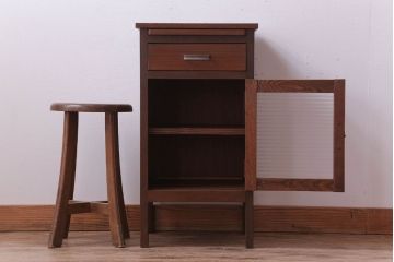 レトロ家具　昭和レトロ　小さなサイドキャビネット(サイドテーブル)(2)