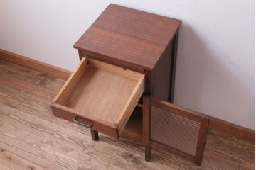 レトロ家具　昭和レトロ　小さなサイドキャビネット(サイドテーブル)(2)