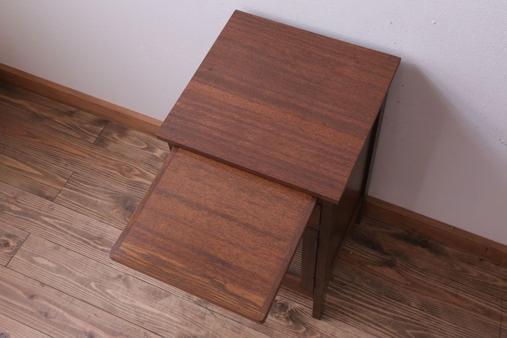 レトロ家具　昭和レトロ　小さなサイドキャビネット(サイドテーブル)(2)