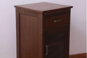 レトロ家具　昭和レトロ　小さなサイドキャビネット(サイドテーブル)(2)