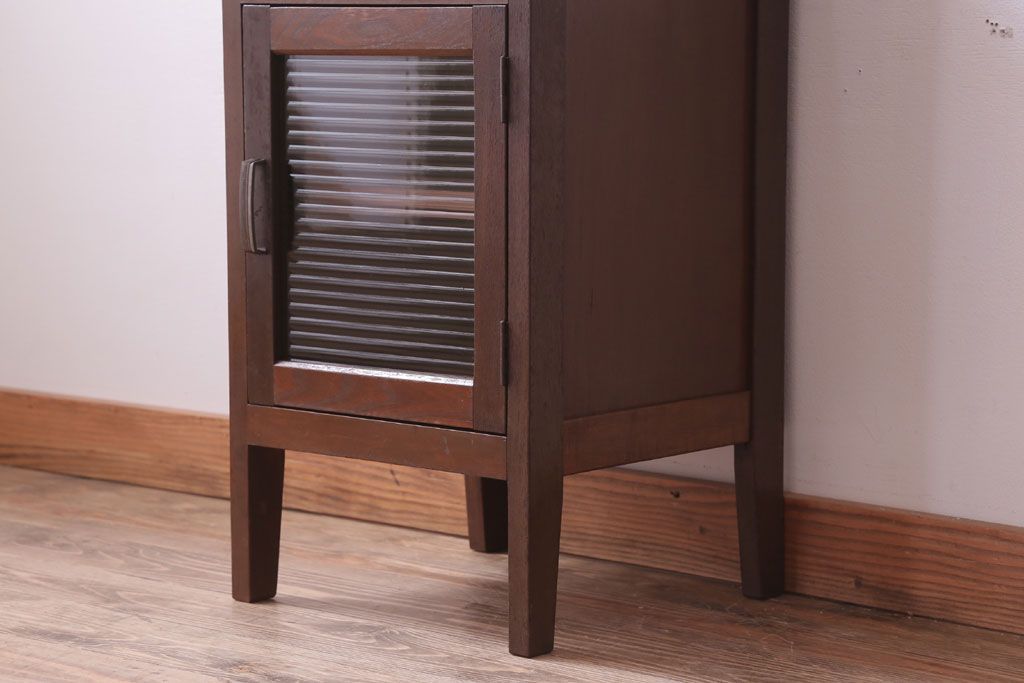 レトロ家具　昭和レトロ　小さなサイドキャビネット(サイドテーブル)(2)