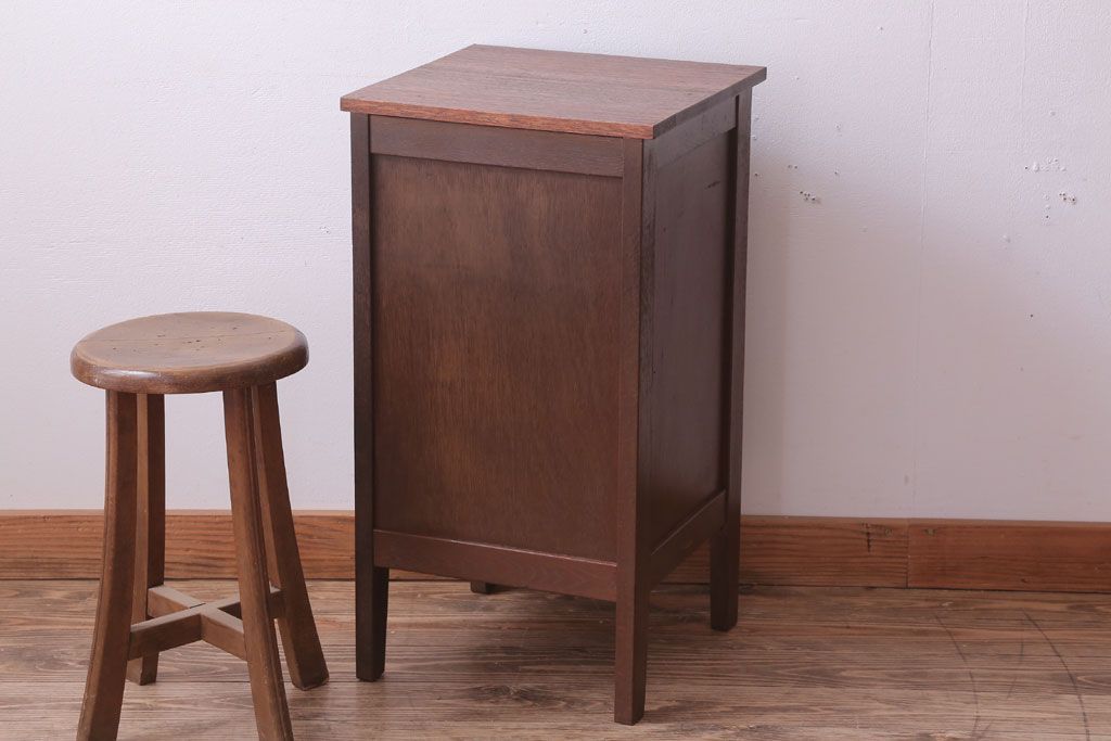 レトロ家具　昭和レトロ　小さなサイドキャビネット(サイドテーブル)(2)