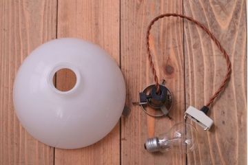 和製アンティーク　シンプルな白いガラスシェード天井照明