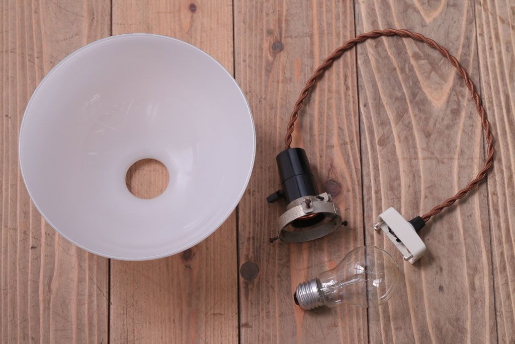 和製アンティーク　シンプルな白いガラスシェード天井照明