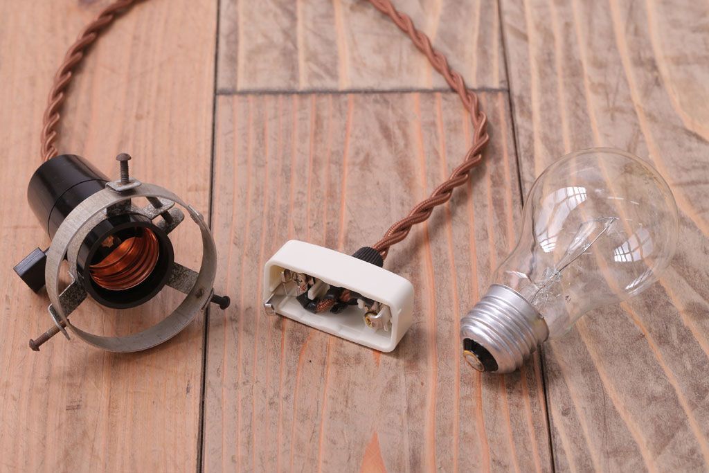 和製アンティーク　シンプルな白いガラスシェード天井照明