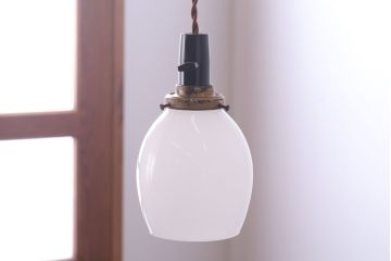 和製アンティーク　シンプルで小さな白いガラスシェード天井照明