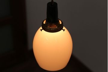 和製アンティーク　シンプルで小さな白いガラスシェード天井照明