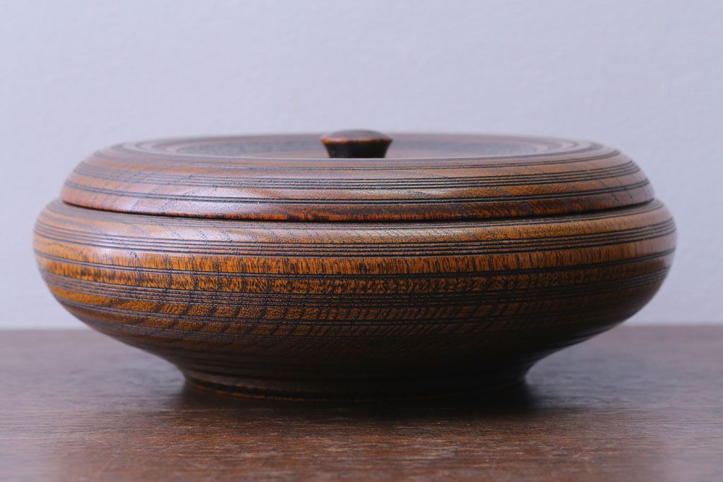 アンティーク雑貨　和製アンティーク　古い木製の蓋付き小物入れ(菓子盆)