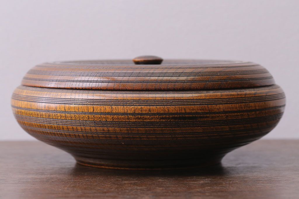 アンティーク雑貨　和製アンティーク　古い木製の蓋付き小物入れ(菓子盆)